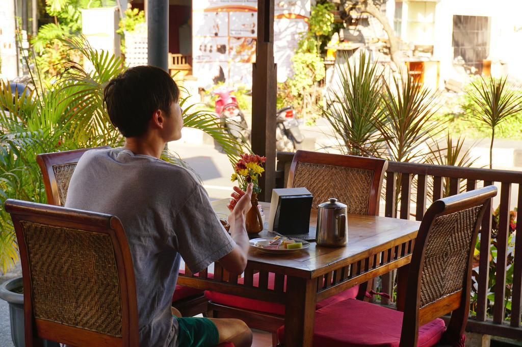 Yulia 2 Homestay Sanur Екстериор снимка