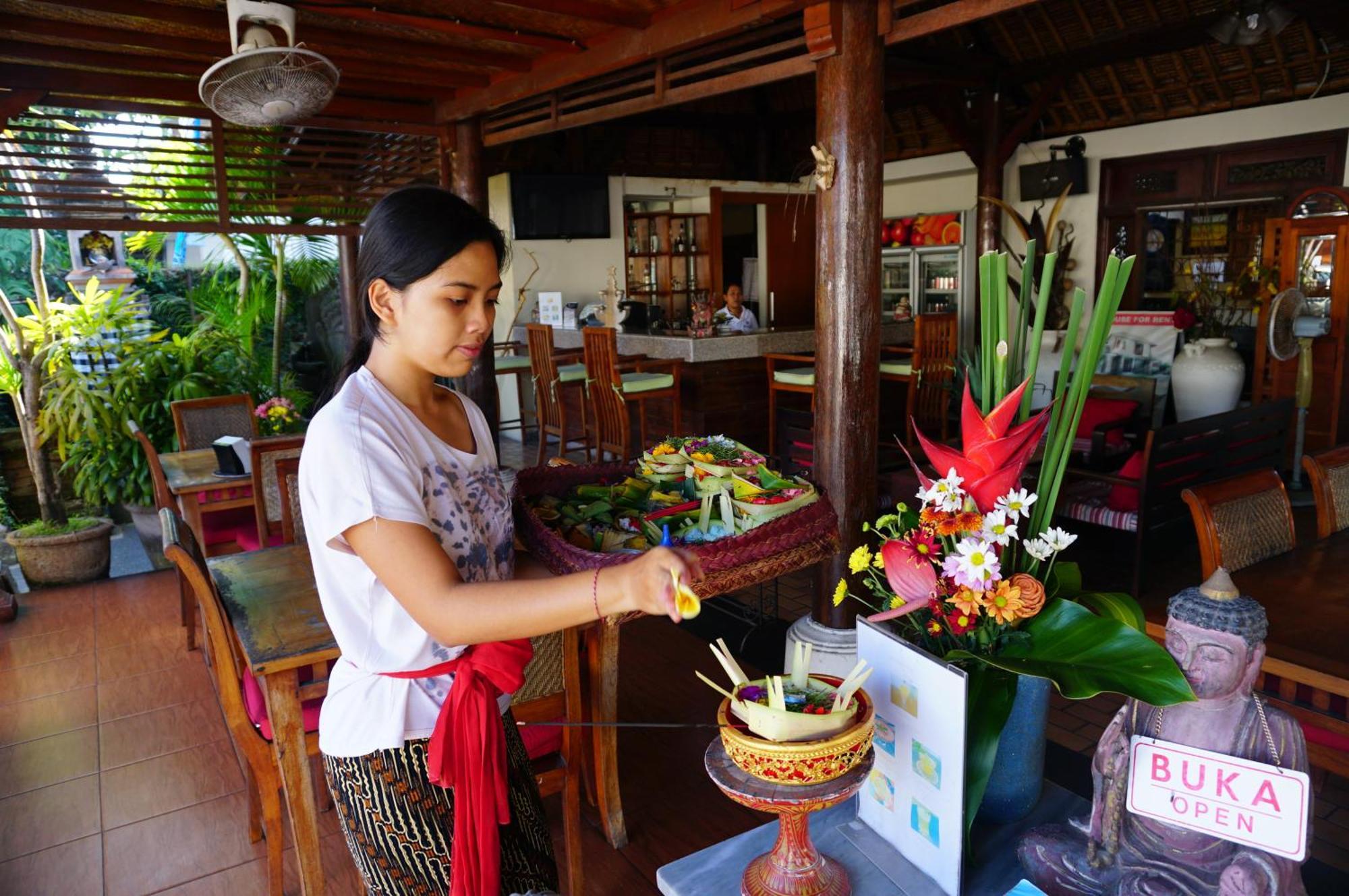 Yulia 2 Homestay Sanur Екстериор снимка