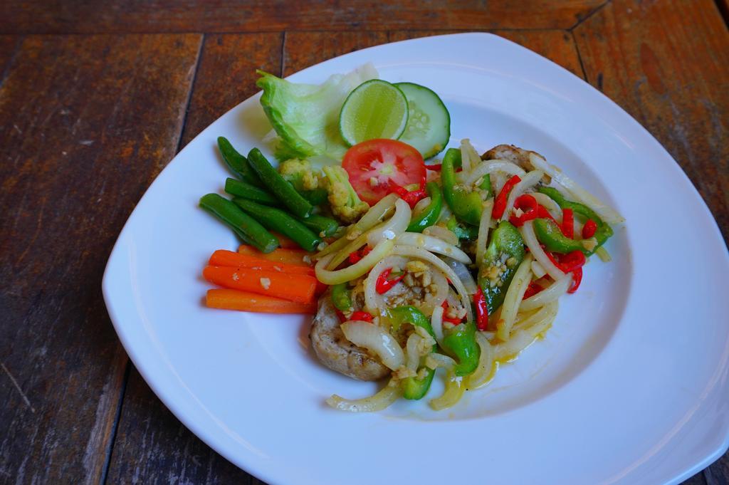 Yulia 2 Homestay Sanur Екстериор снимка