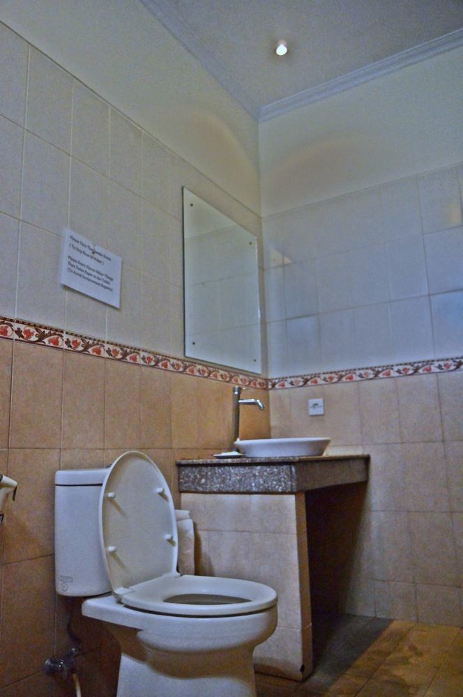Yulia 2 Homestay Sanur Екстериор снимка
